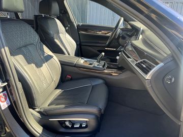 BMW 750 - 10