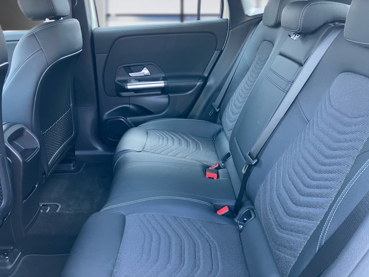 Fahrzeugabbildung Mercedes-Benz EQA 250 BONUS+AHK+KAMERA+LENKRADHEIZ+AMBIENTE+