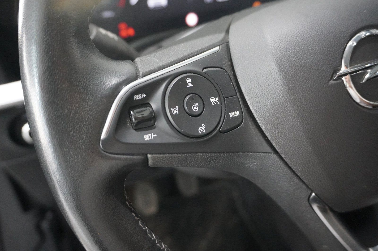 Fahrzeugabbildung Opel Mokka B 1.5D ELEGANCE NAVI/LED/KAMERA/SPORT/DAB+