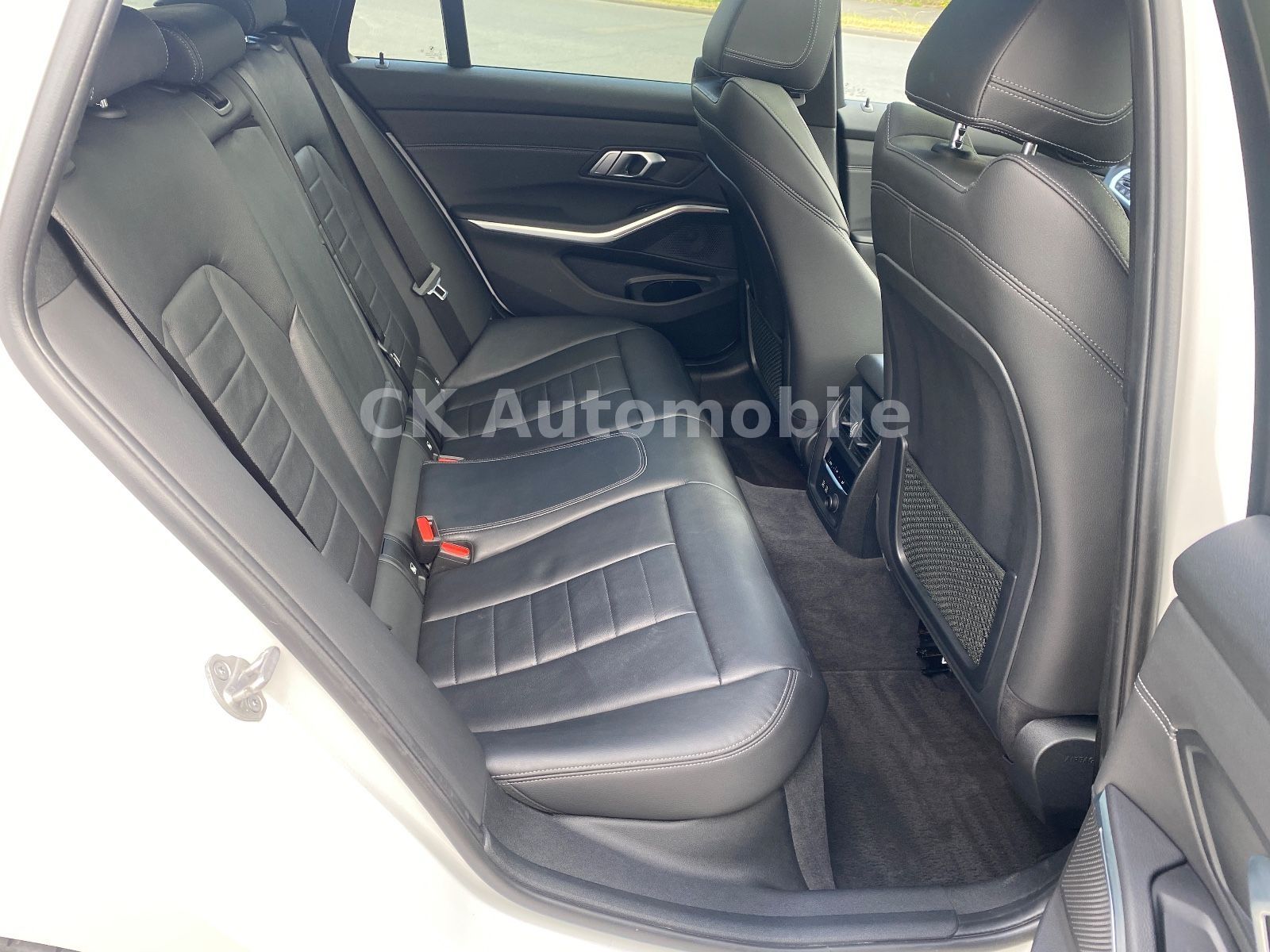 Fahrzeugabbildung BMW M340i Touring xDrive/Navi/HeadUP/Pano/360°