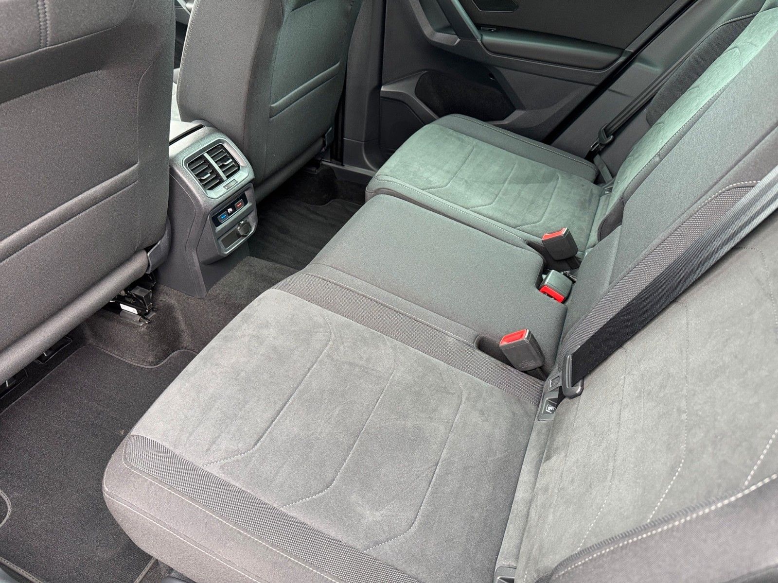 Fahrzeugabbildung Volkswagen Tiguan Elegance 1.5 TSI