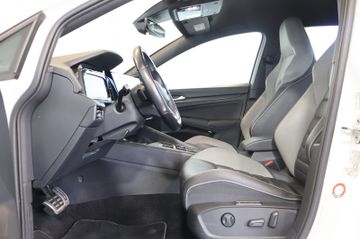 Volkswagen Golf VIII GTD 2.0 TDI HK+HUD+KEY+MEM+MATRIX+AHK