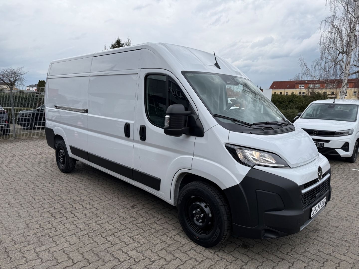 Fahrzeugabbildung Opel Movano 2.2 Blue HDI 140 L3H2 mit Allwetter