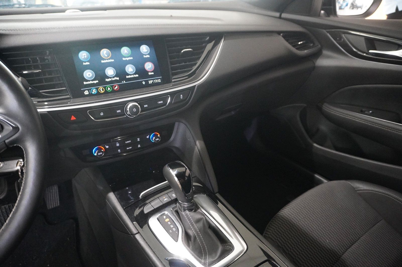 Fahrzeugabbildung Opel Insignia B ST 2.0T ELEGANCE NAVI/LED/VIRT./DAB+