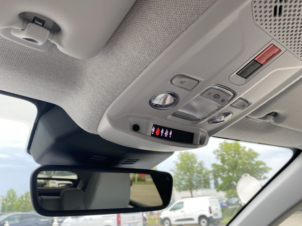 Fahrzeugabbildung Citroën C4 PureTech 130 *Automatik* MAX *360Grad Kamera*