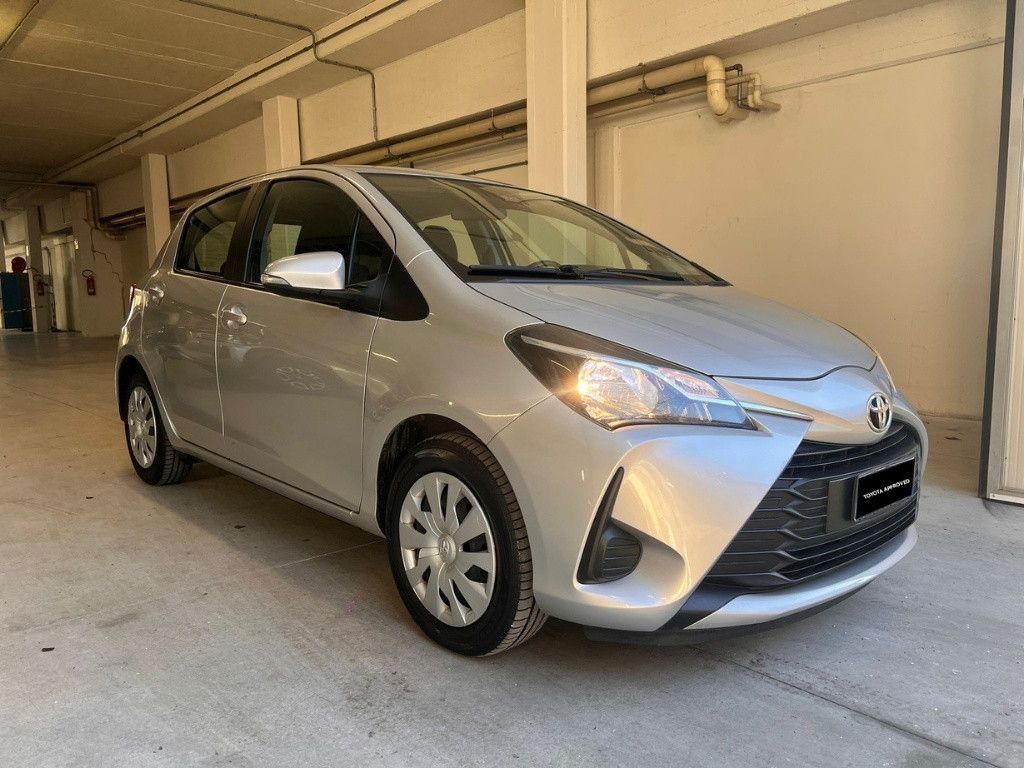 TOYOTA Yaris