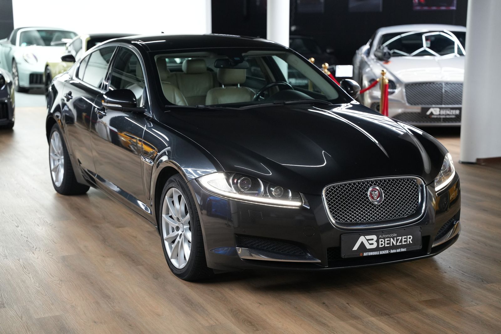 Fahrzeugabbildung Jaguar XF 2.2 Diesel *Automatik*Kamera*Leder*Navi