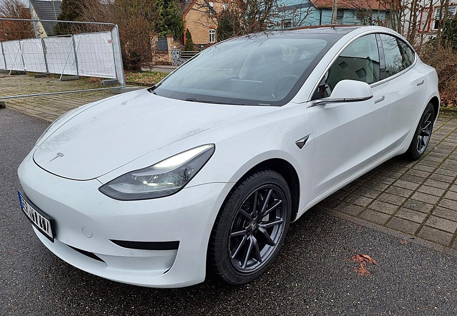 Tesla Model 3 Standard Range Plus RWD