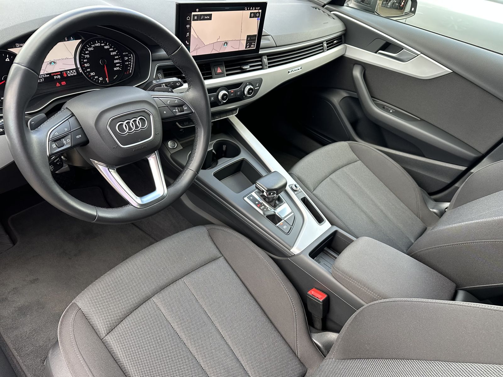 Fahrzeugabbildung Audi A4 Avant 40 TDI Qu Advanced NAV+MATRIX+AHK+ACC