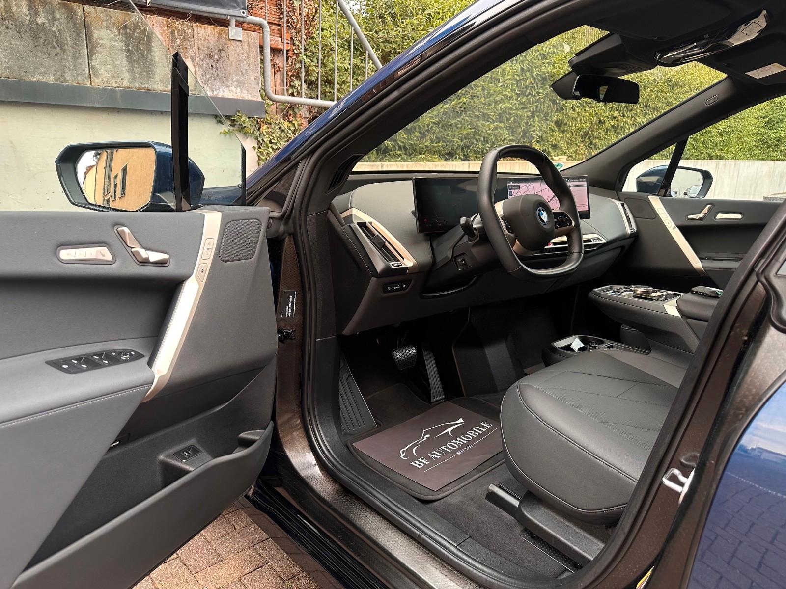 BMW iX xDrive40 M Sport PANO-SKY*AHK*DA-Prof*360°