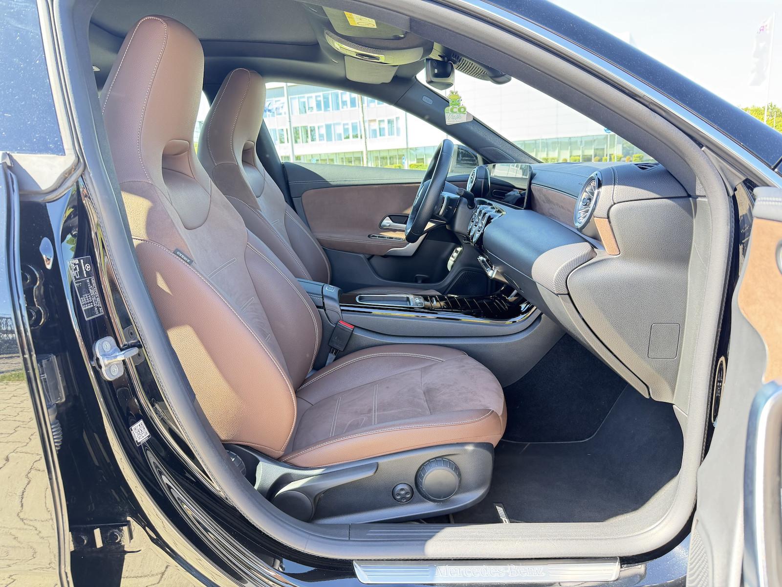 Mercedes-Benz CLA 180 AMG Line Aut. Navi+Leder+Led+Panorama