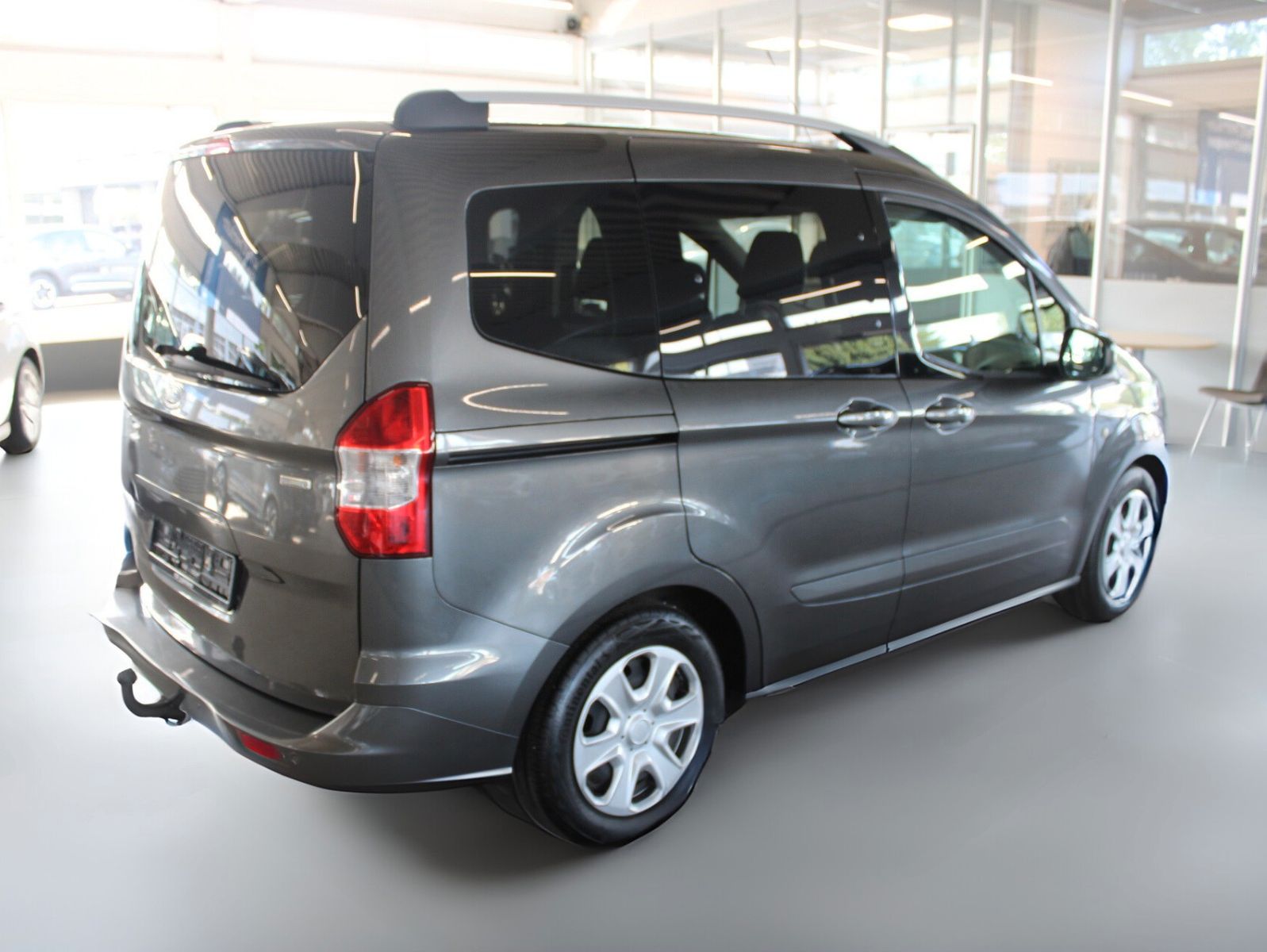 Fahrzeugabbildung Ford Tourneo Courier Trend KLIMA WinterPaket AHK PDC