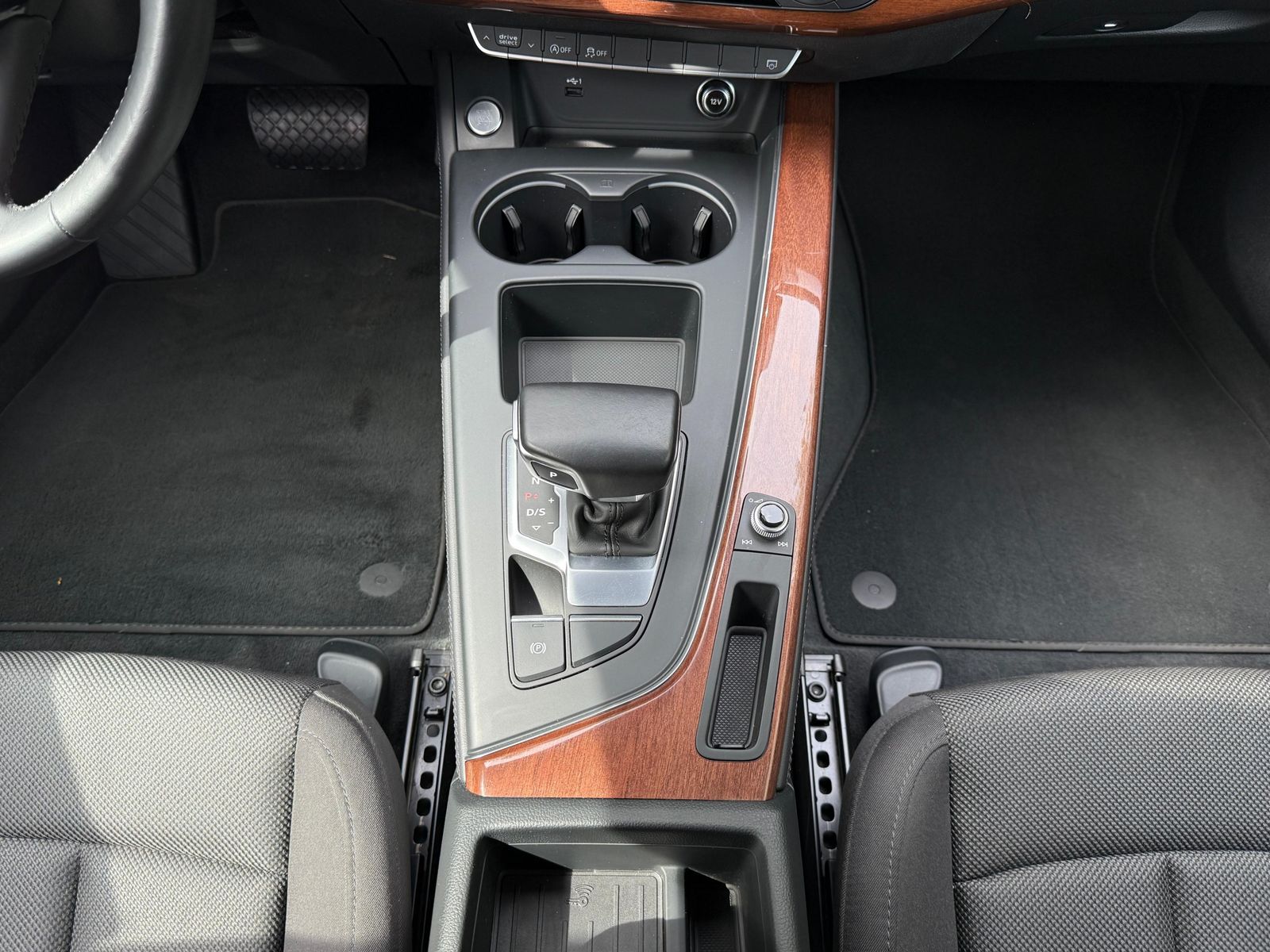Fahrzeugabbildung Audi A5 Sportback 35 TDI S Line LED+NAV+ACC+SHZ+DAB+