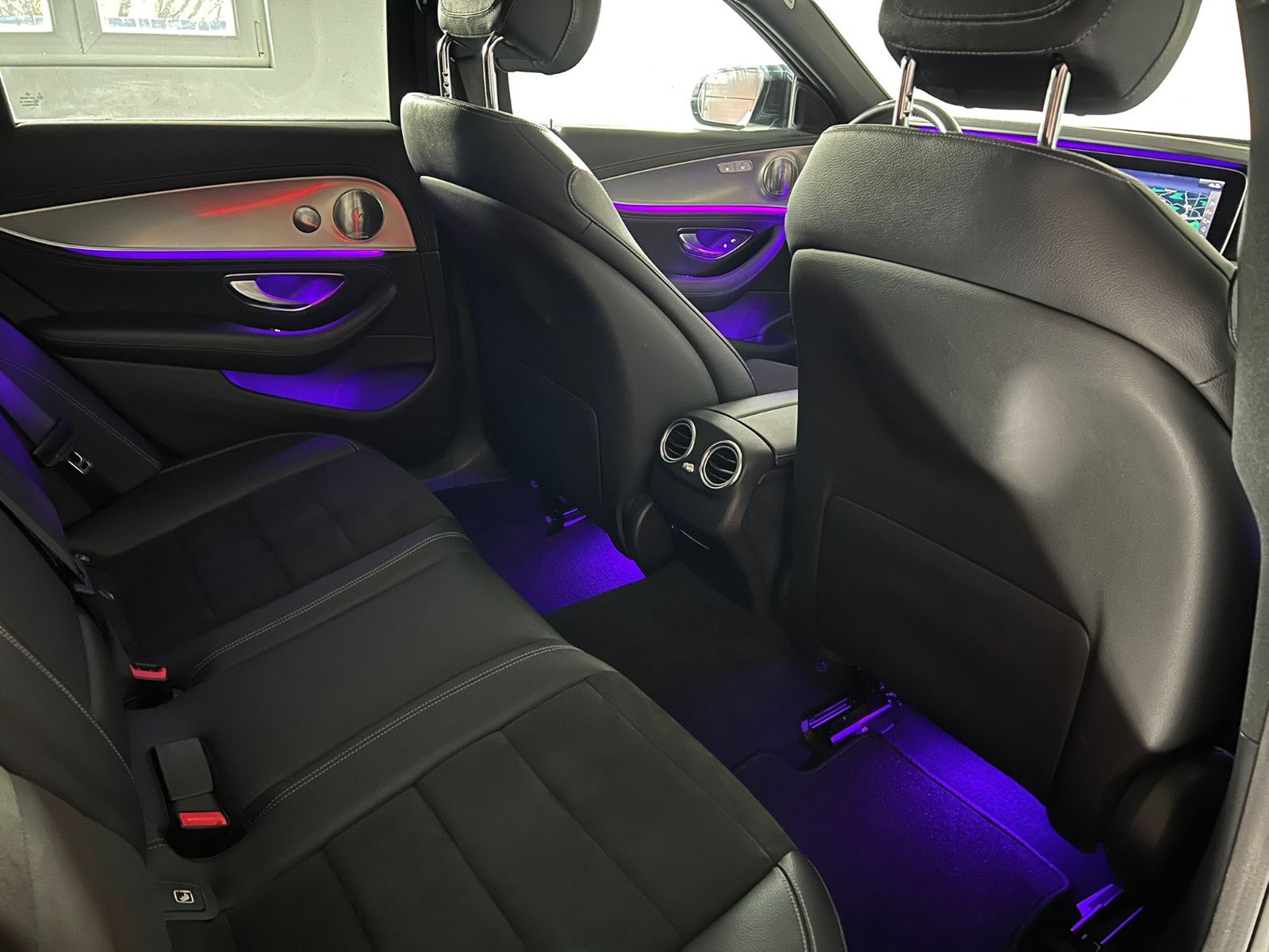 Fahrzeugabbildung Mercedes-Benz E 220 d AMG-LINE/PANO/BURMESTER/DISTRONIC PLUS