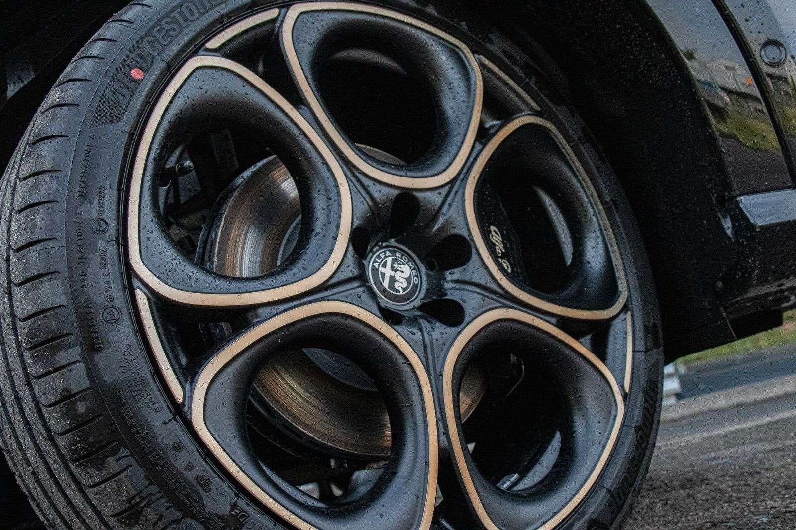 Fahrzeugabbildung Alfa Romeo Tonale MY25 1.5 VGT Hybrid 118kW DCT INTENSA