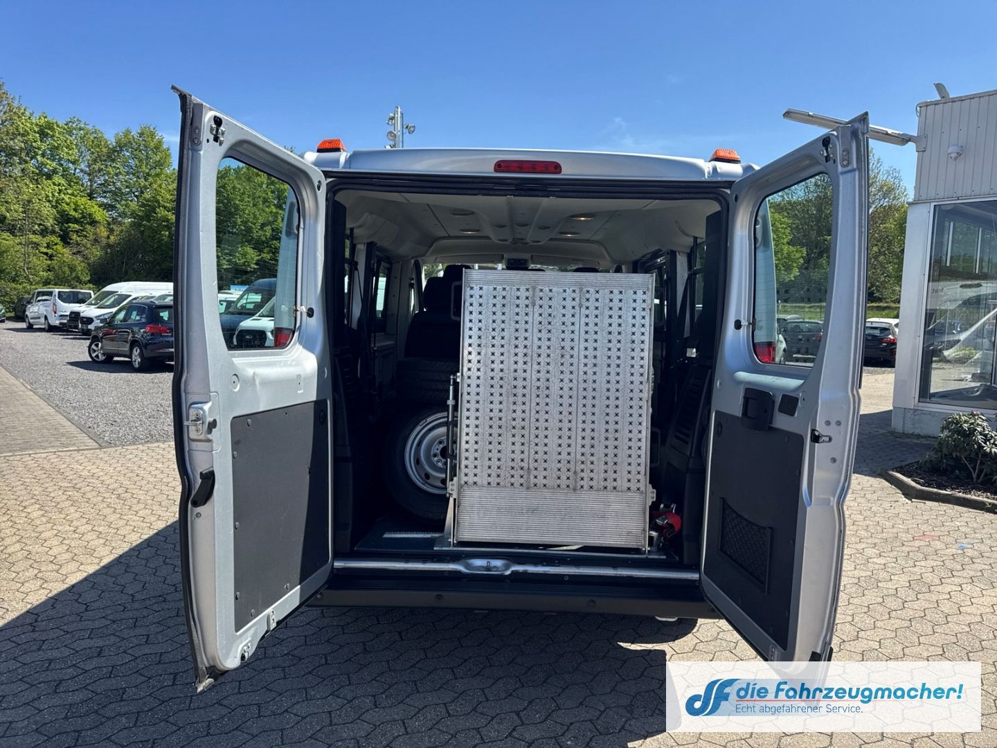 Fahrzeugabbildung Peugeot Boxer Kasten 330 L1H1 Pro BlueHDi 140 Stop&Start