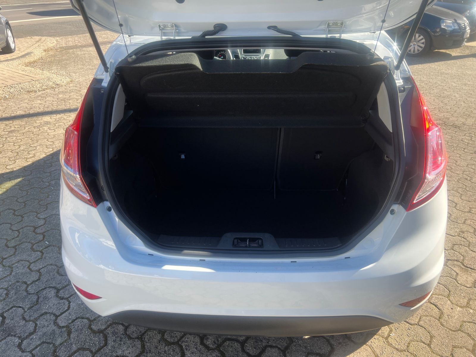 Fahrzeugabbildung Ford Fiesta Ambiente * 1.HAND *