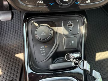Jeep Compass Limited 4WD+Xenon+AHK+Navi+SHZ+LKRHZG+Ap