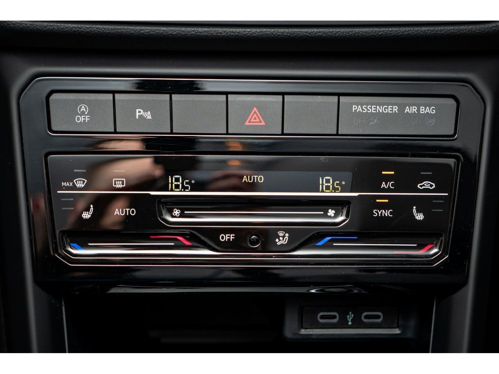 Fahrzeugabbildung Volkswagen T-Cross Life TSI *Cam*Navi*Sitzhzg*Einparkh*ACC*