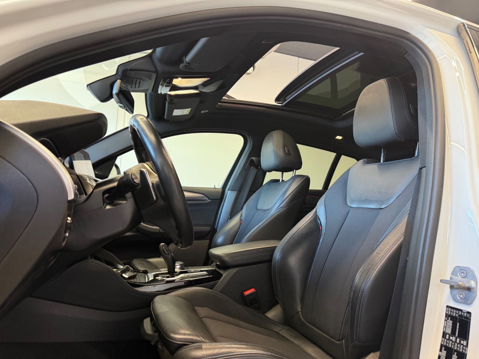 Fahrzeugabbildung BMW X4 xDrive 30 d M Sport Pano, HeadUp, HarmanKard.