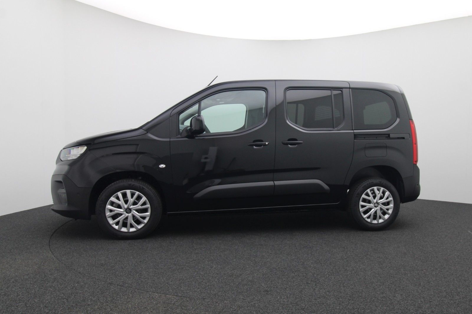 Fahrzeugabbildung Fiat Doblò Kombi L1 1.5 Diesel 96 kW Serie4