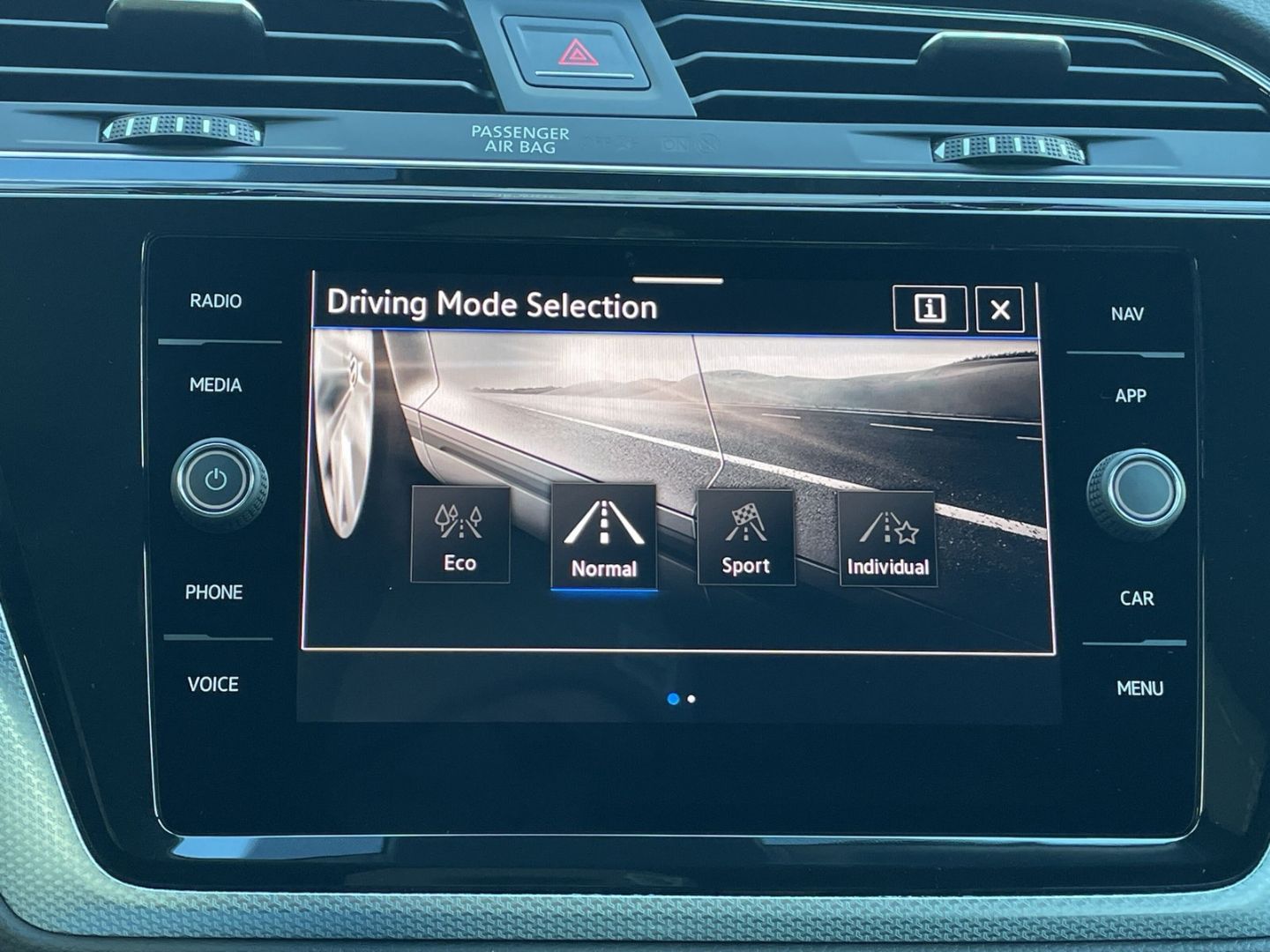 Touran ENERGY 1.5TSI DSG AHK/Kamera/ACC/Navi/LED