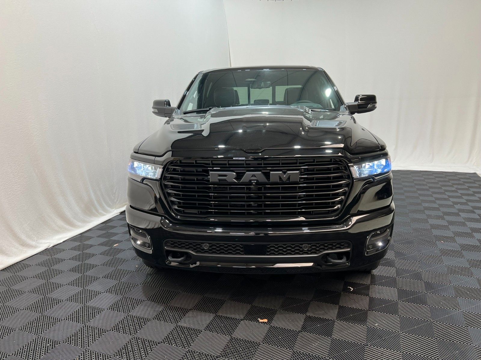 Fahrzeugabbildung Dodge RAM 1500 Laramie Night Premium, LUFT/MFT*AKTION*