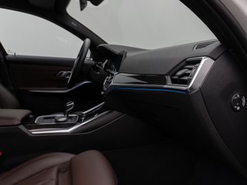 Fahrzeugabbildung BMW 320e 360°Laser DAB HiFi WLAN Komfort Alarm Sport