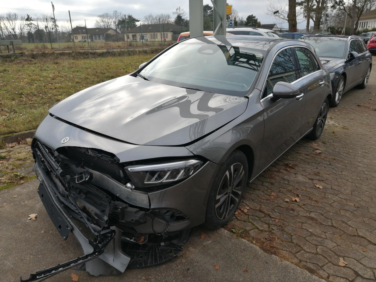 Mercedes-Benz A 180 DCT