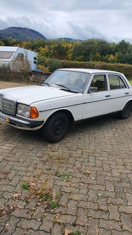 Mercedes-Benz Mercedes 240 D 5 Gang Getriebe Manuel