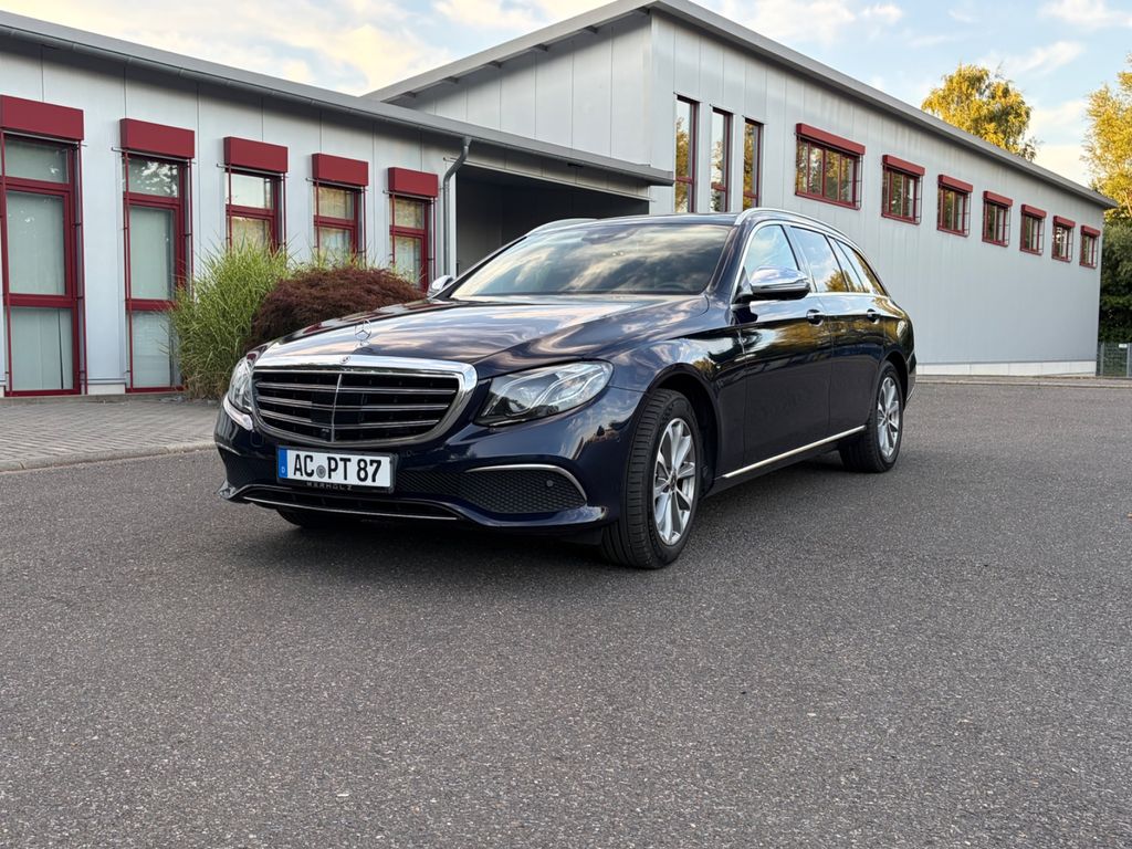 Image of Mercedes-Benz E 220
