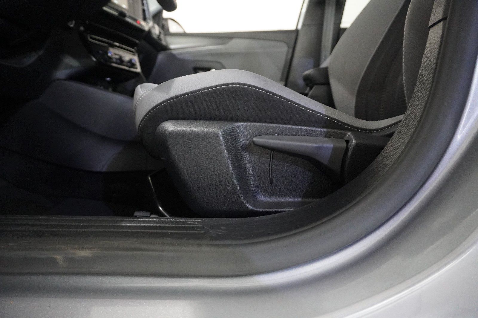 Fahrzeugabbildung Opel Mokka 1.2T ELEGANCE NAVI/LED/KAMERA/SH/SPORT/DAB