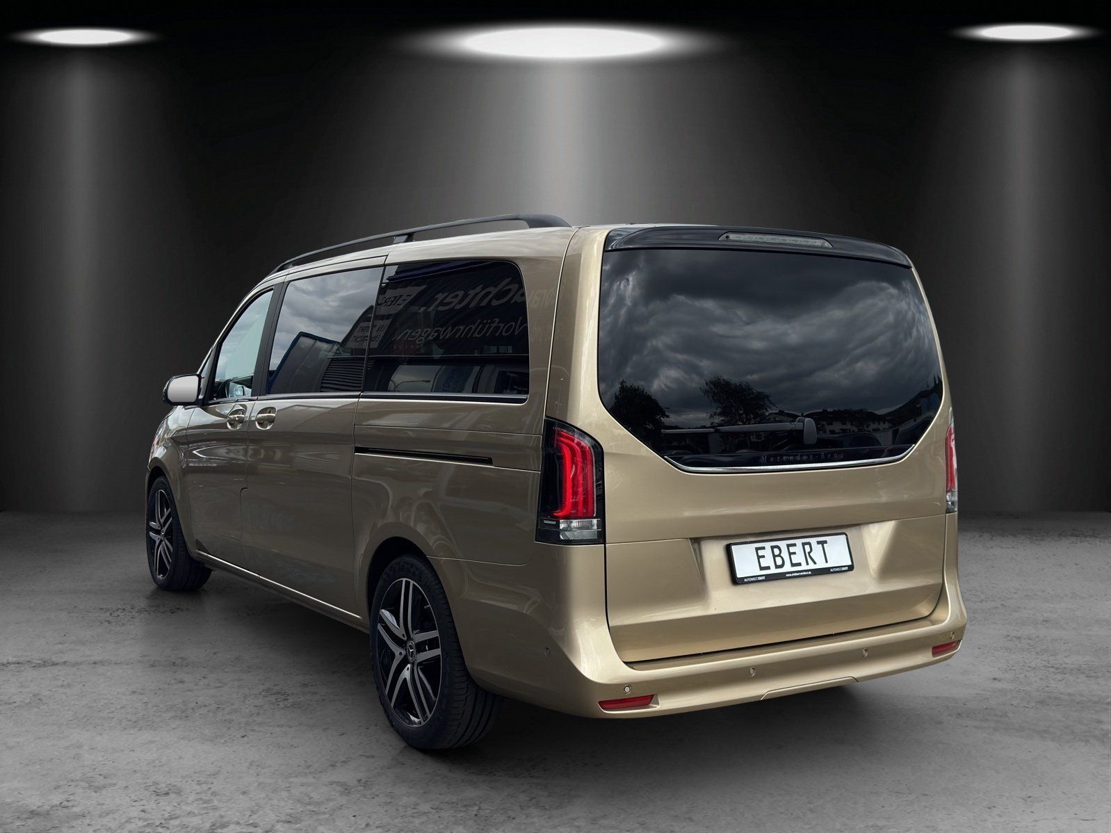 Fahrzeugabbildung Mercedes-Benz V300 L Avantg DISTRO Sitzklima 7-Sitze DWA Night