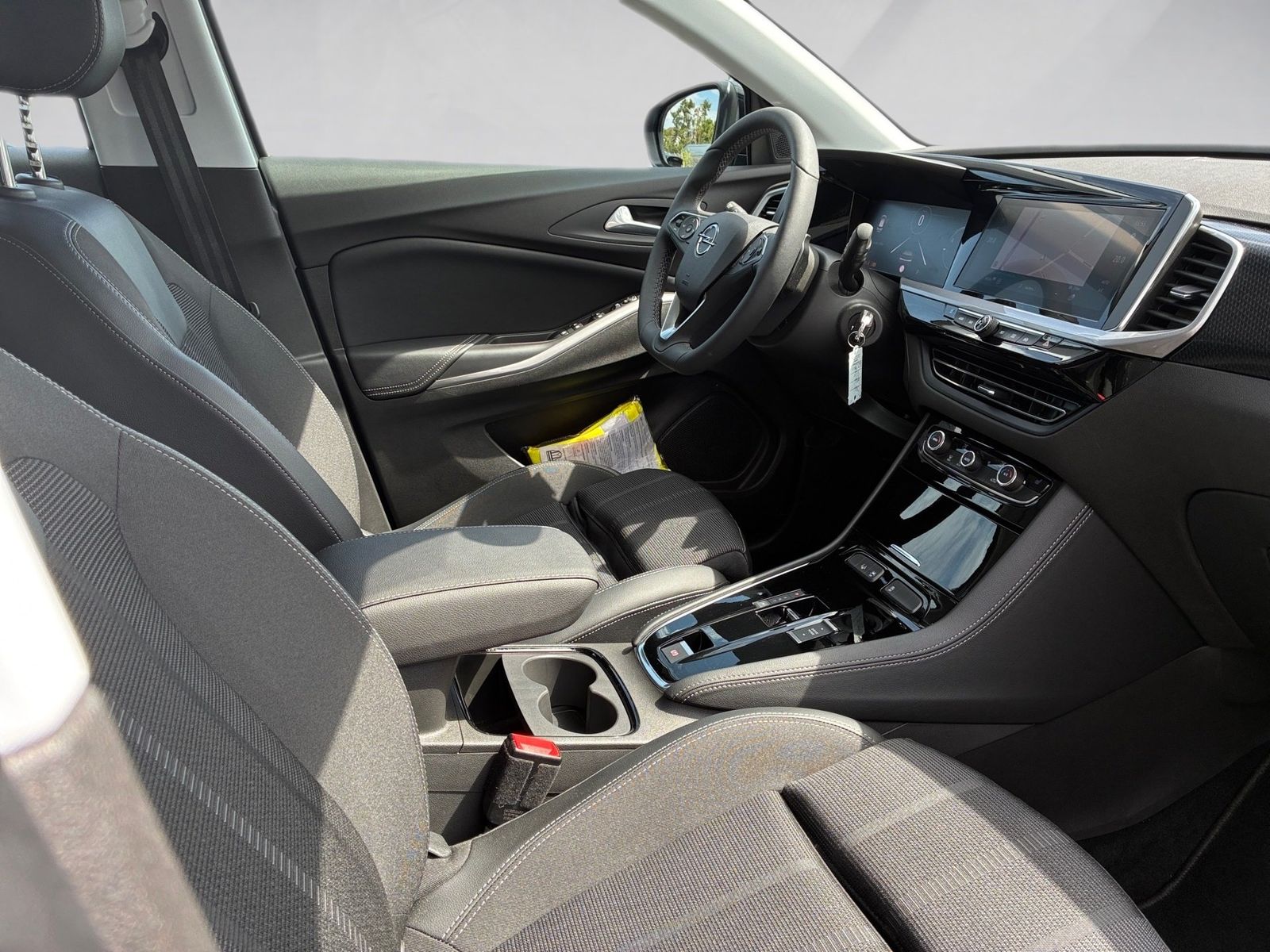 Fahrzeugabbildung Opel Grandland 1.2 Turbo GS Line 360,AHK,KlimaA,LED
