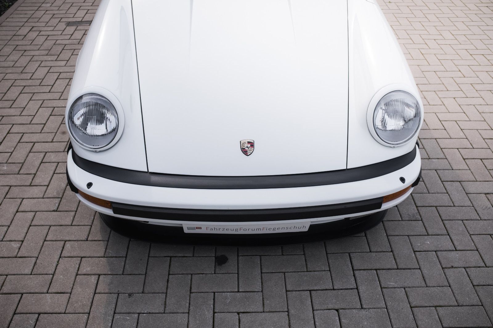 Fahrzeugabbildung Porsche 911 Carrera Coupe - 330PS - umfangr. restauriert