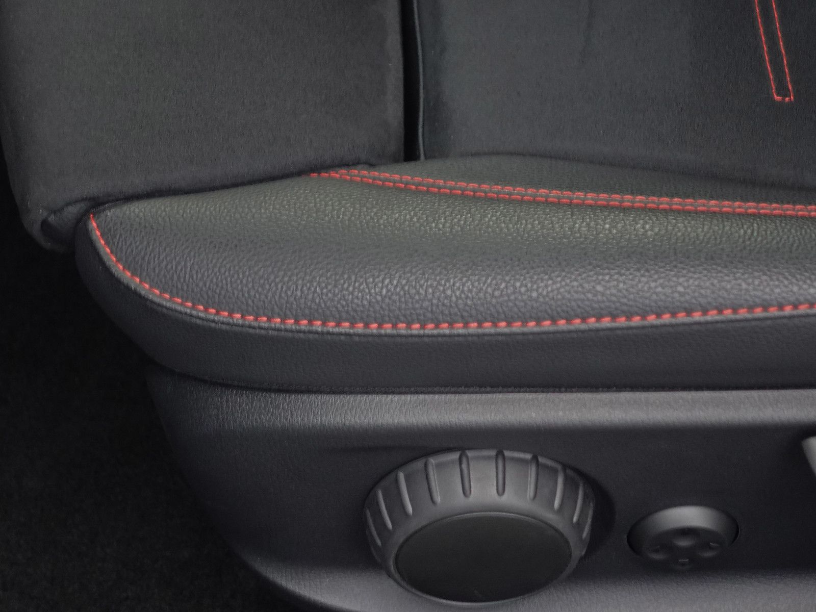 Fahrzeugabbildung Mercedes-Benz CLA 200 Shooting Brake 7GDCT AMG-Line MBUX MBEAM