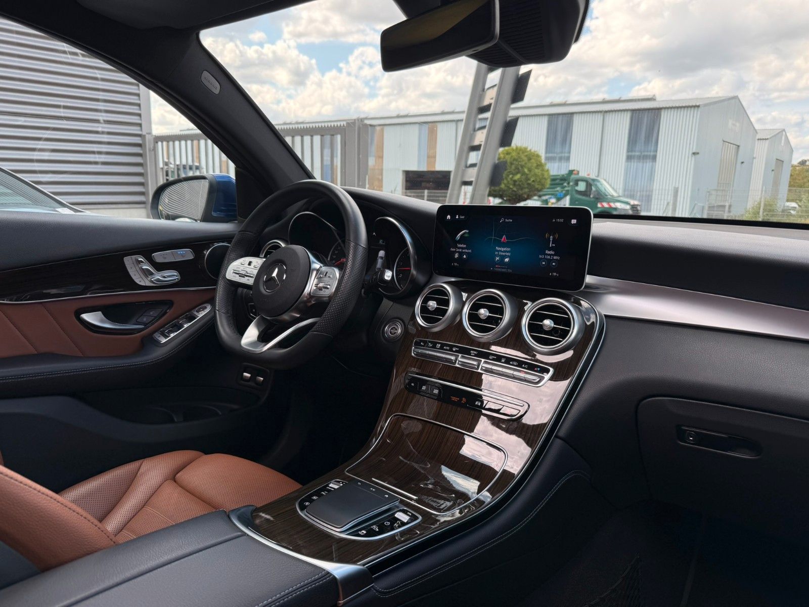 Fahrzeugabbildung Mercedes-Benz GLC 400d Coupe 4M Standh+Distr+AHK+Memory+ESD