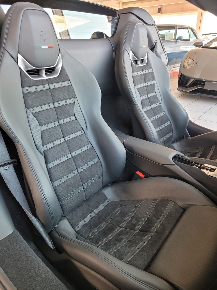 Fahrzeugabbildung Ferrari 296 GTS/All Black/Lift/Daytona/HiFi