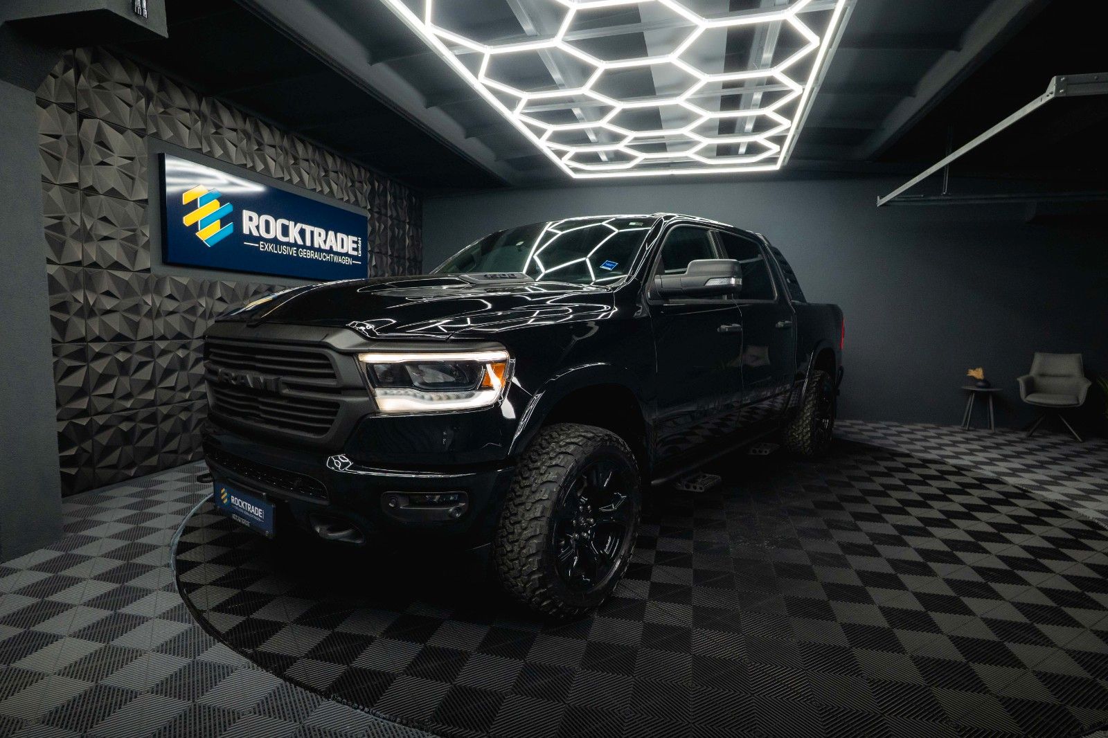 Fahrzeugabbildung Dodge RAM 5.7 V8 HEMI 4x4 Built to Serve AXLE LOCK FOX