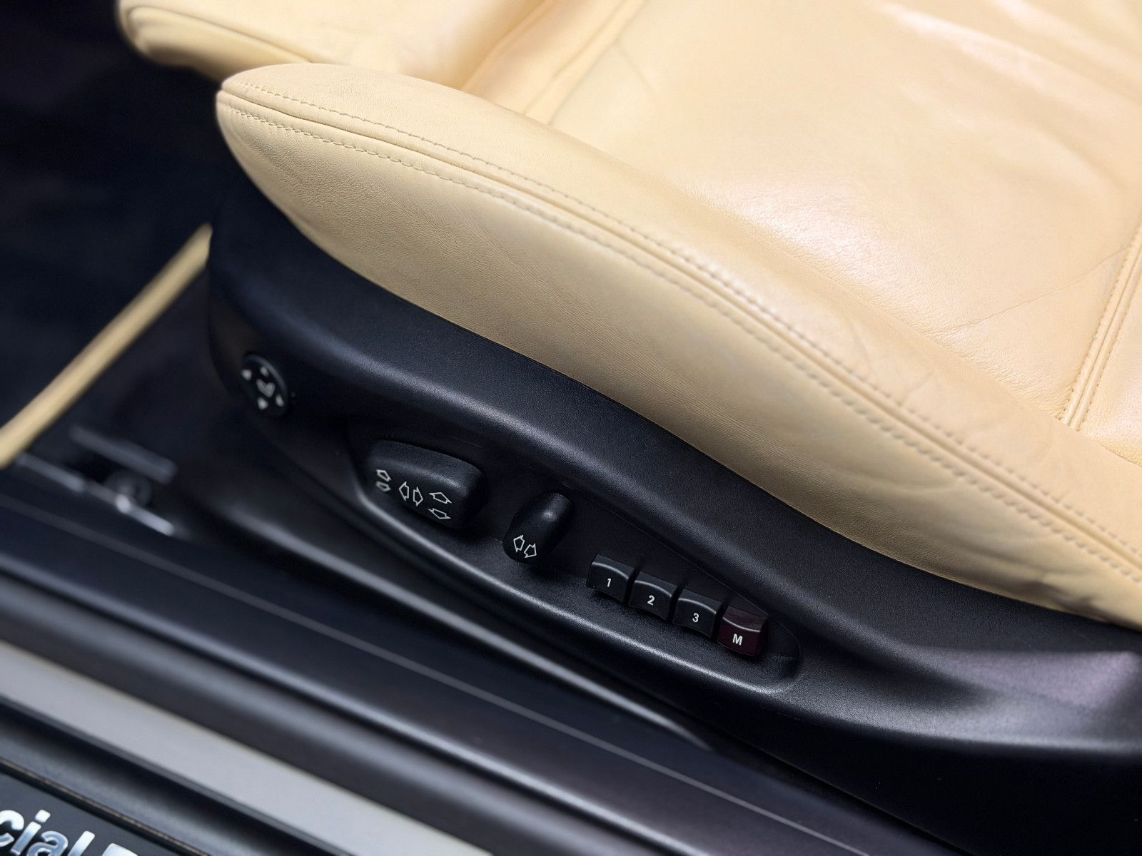 Fahrzeugabbildung BMW 330i Coupe Edition Sport |1.HAND|SMG|H/K|LEDER