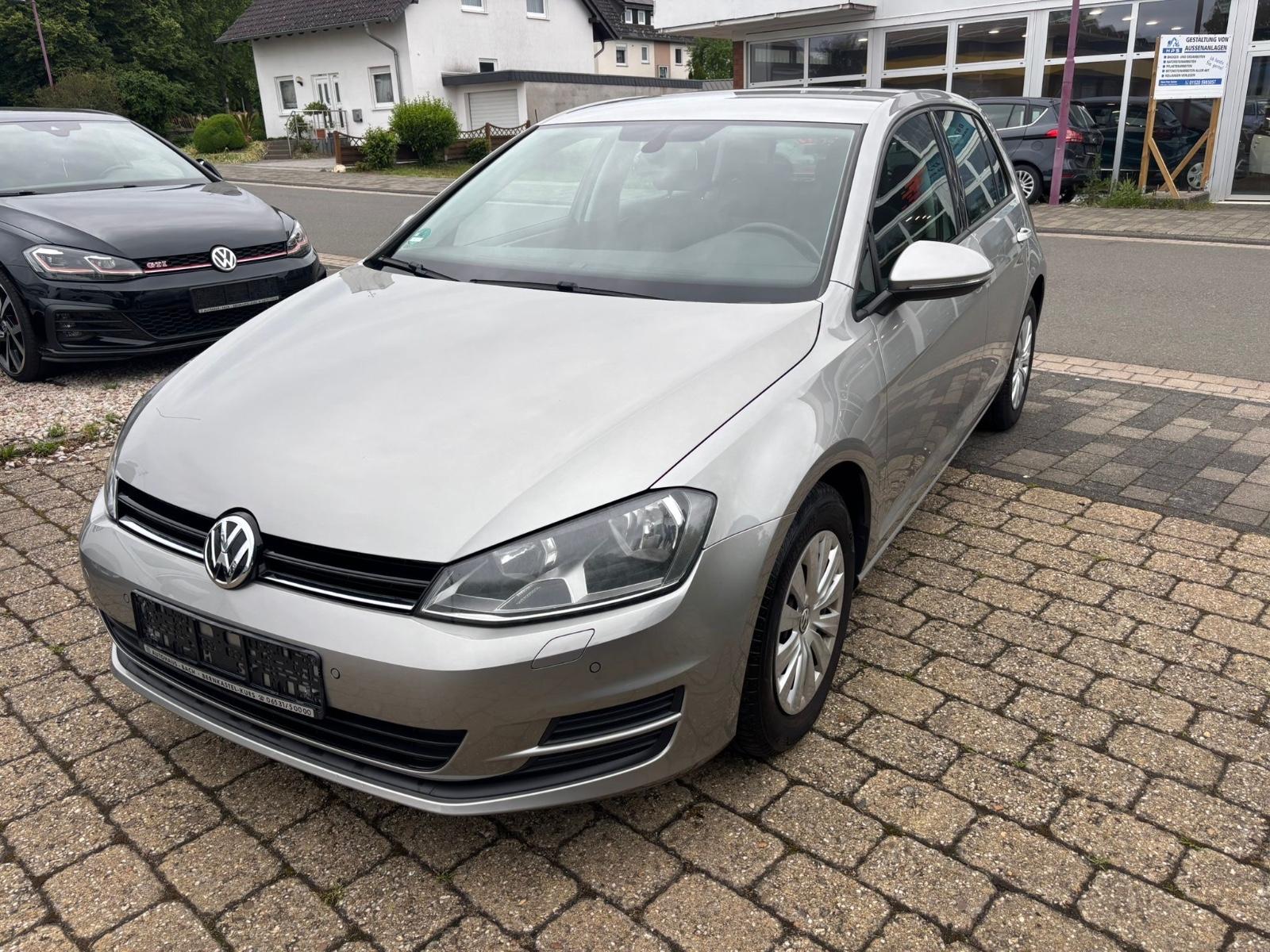 Volkswagen Golf VII Lim. Trendline+Klimaautomatik+Parkhilfe