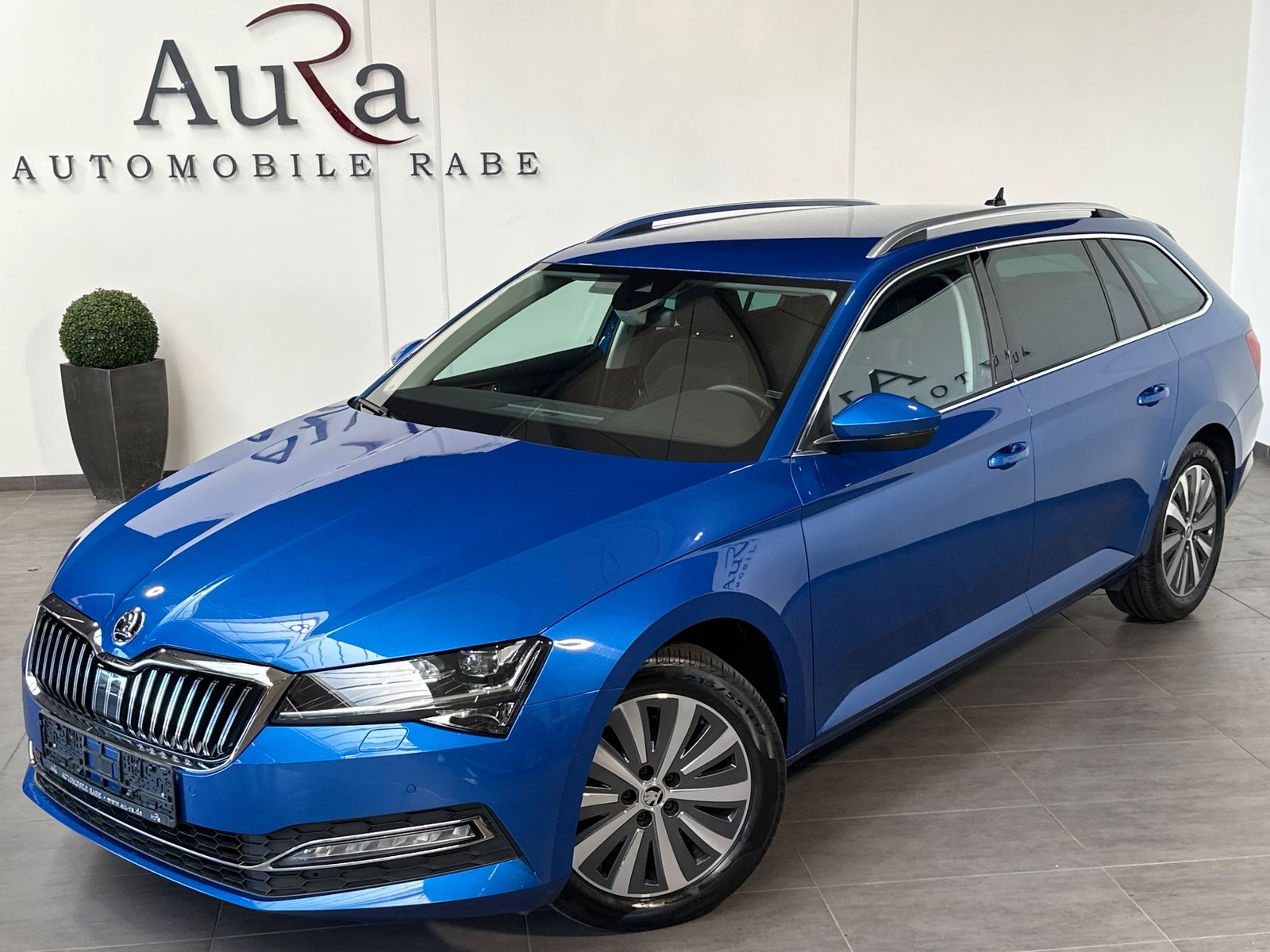 Fahrzeugabbildung SKODA Superb Combi 2.0 TDI DSG Style NAV+LED