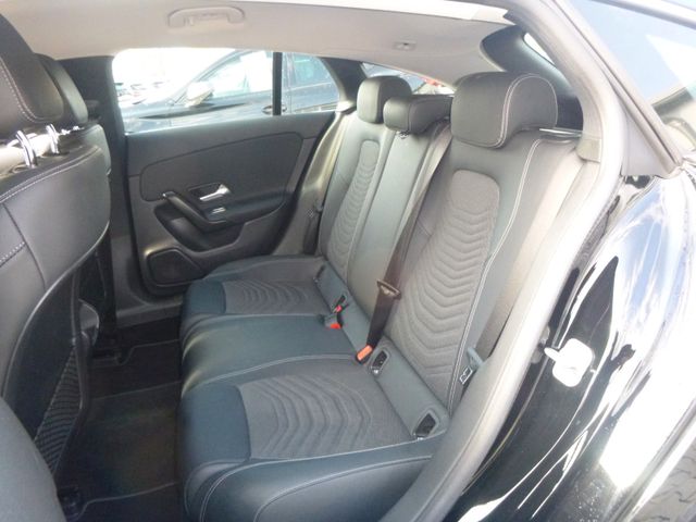 Fahrzeugabbildung Mercedes-Benz CLA 180 Shooting Brake >AUT/NAV/SHZ