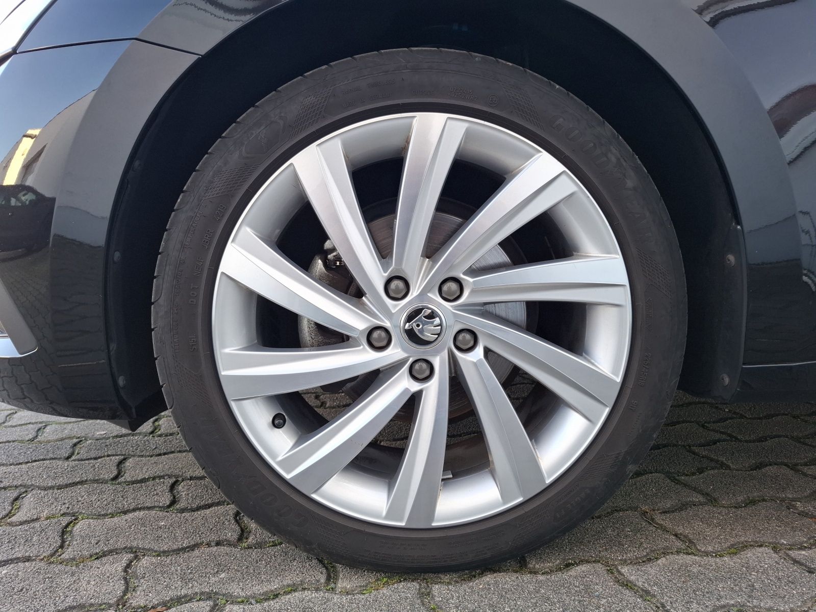 Fahrzeugabbildung SKODA Octavia Combi TSI Style Matrix Navi HUD ACC AHK