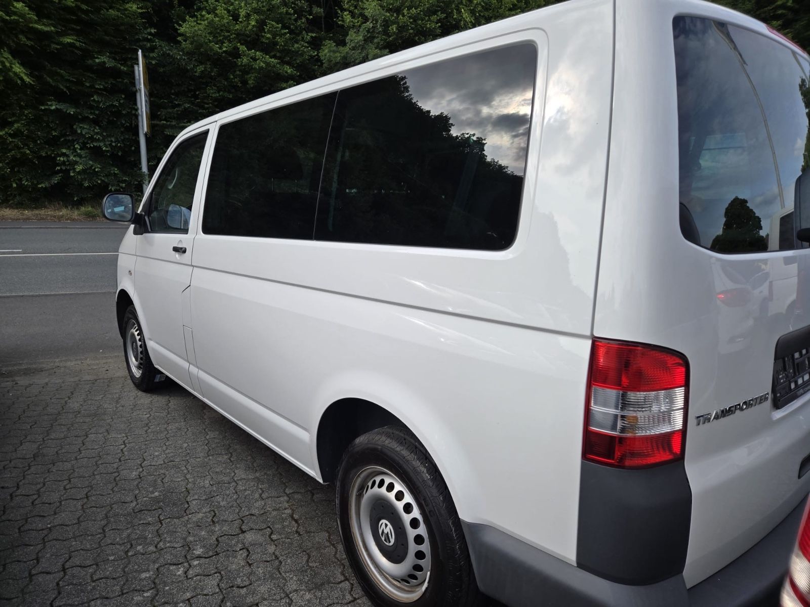 Fahrzeugabbildung Volkswagen T5 Transporter Kombi * 8.SITZER * NAVI *
