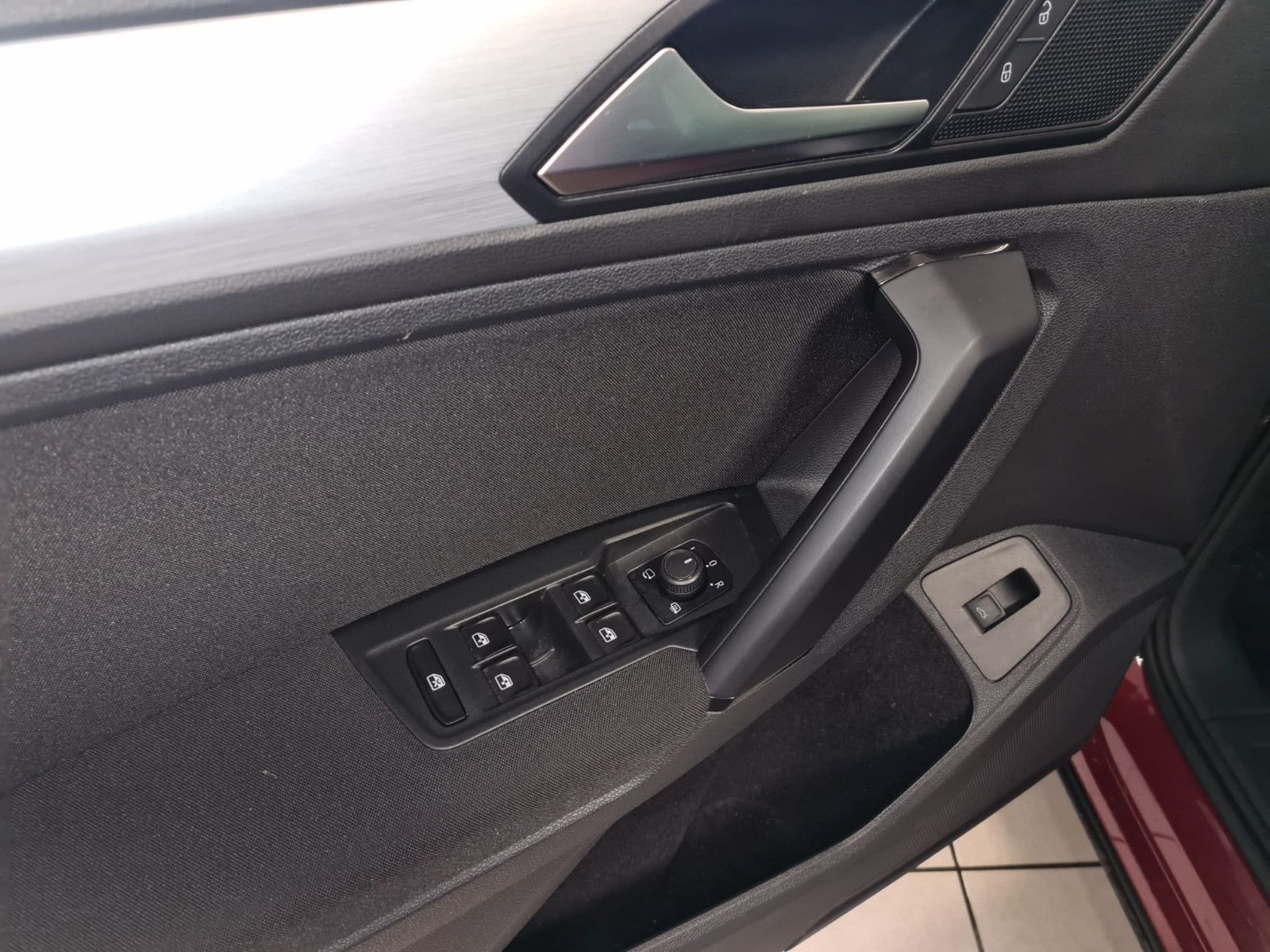 Fahrzeugabbildung Volkswagen Tiguan Comfortline / 1. Hand / AHK / GARANTIE