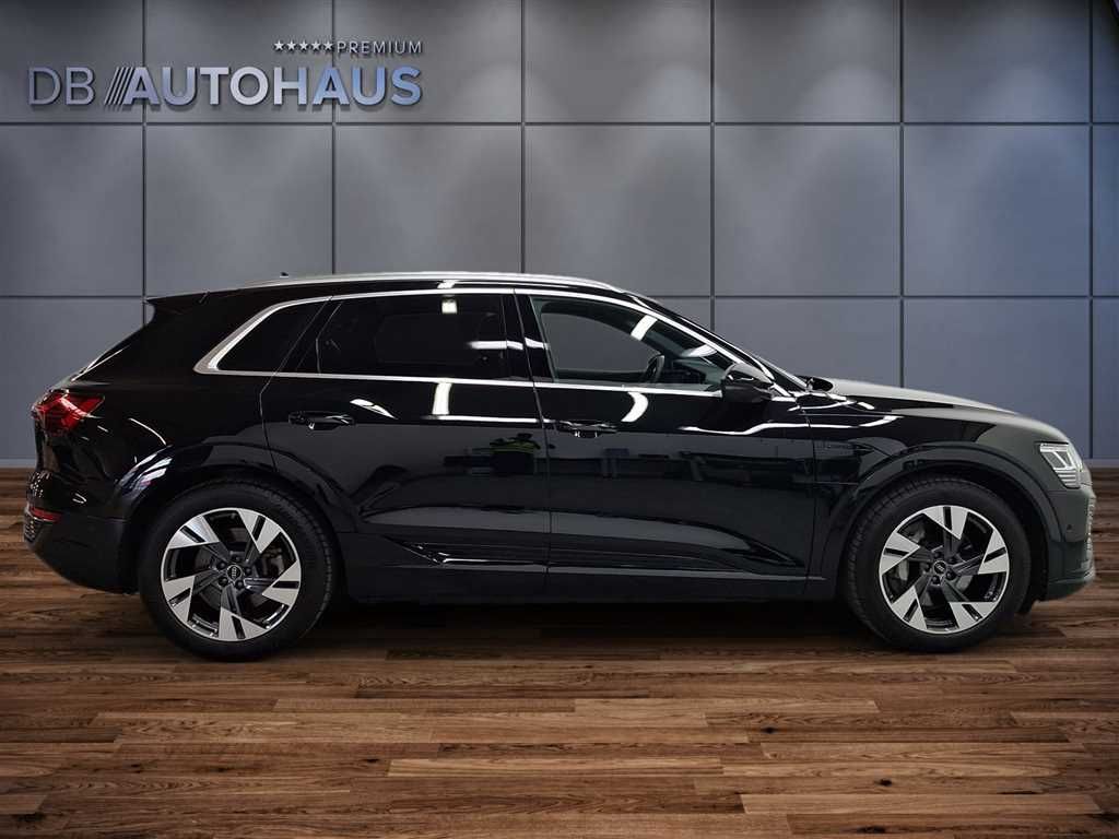 Audi Q8 S line 55 e-tron quattro 114 kWh Assistenzpak imagem 3