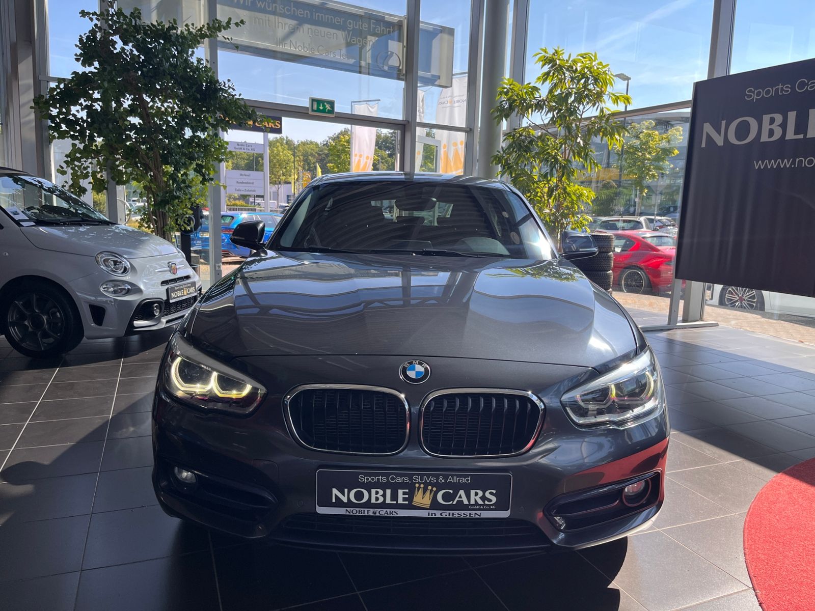 Fahrzeugabbildung BMW 118 i Sport Line KLIMA LED SHZ PDC 17"