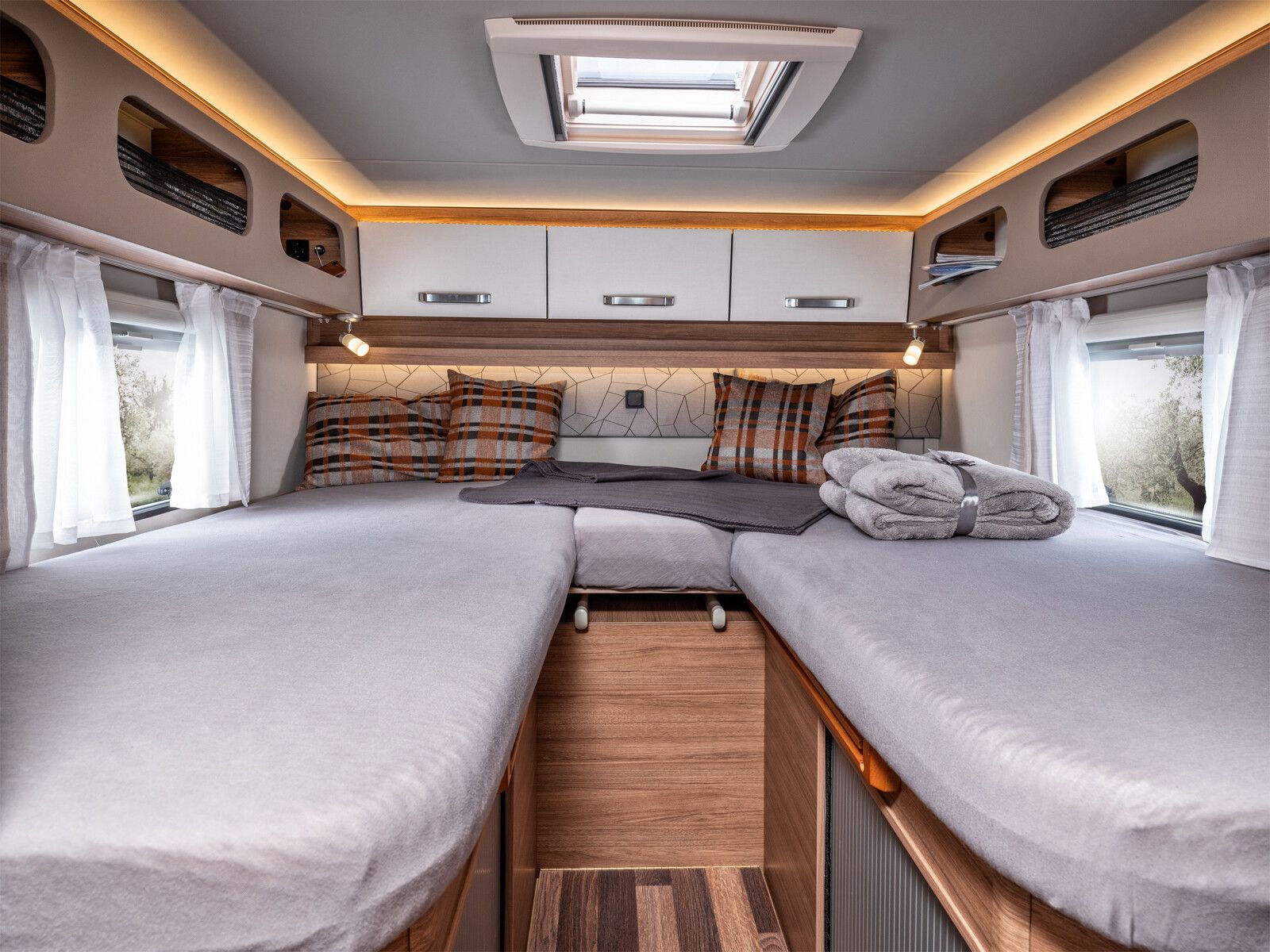 Fahrzeugabbildung Weinsberg CaraCompact EDITION PEPPER 600 MEG AHK LED