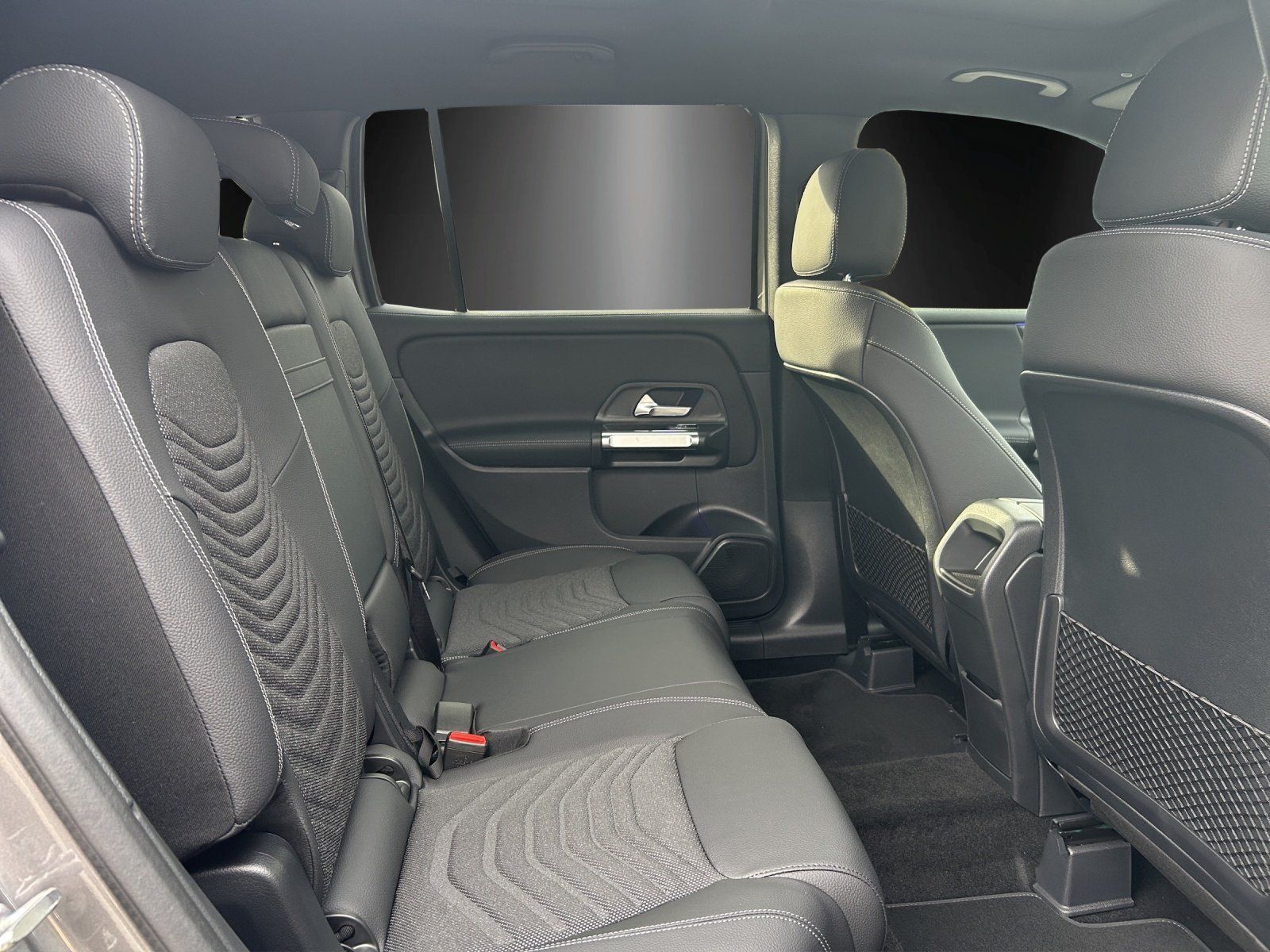 Fahrzeugabbildung Mercedes-Benz GLB 200 AMG Multib 360° PANO AHK Keyless Totwink